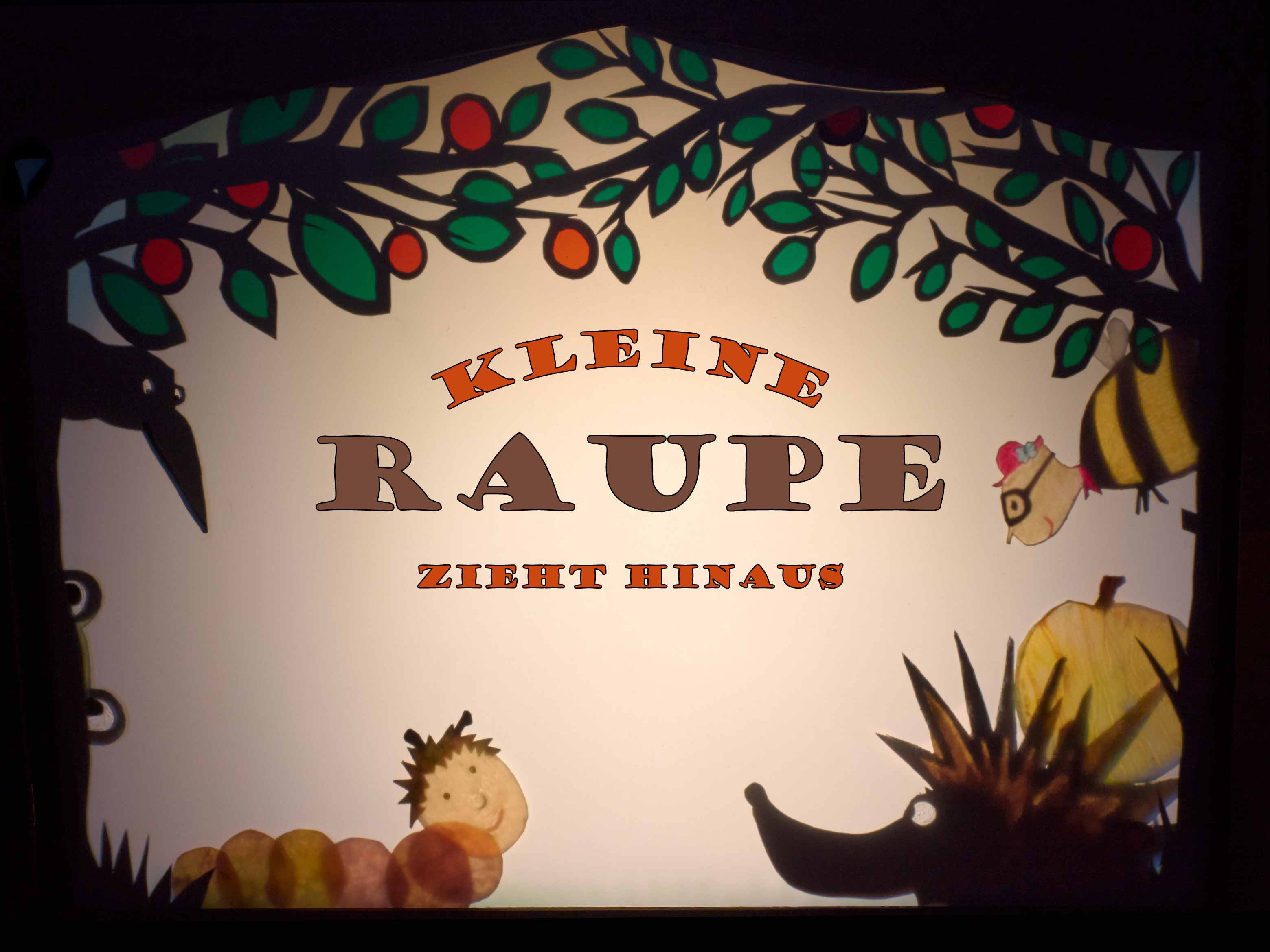 Kleine Raupe zieht hinaus